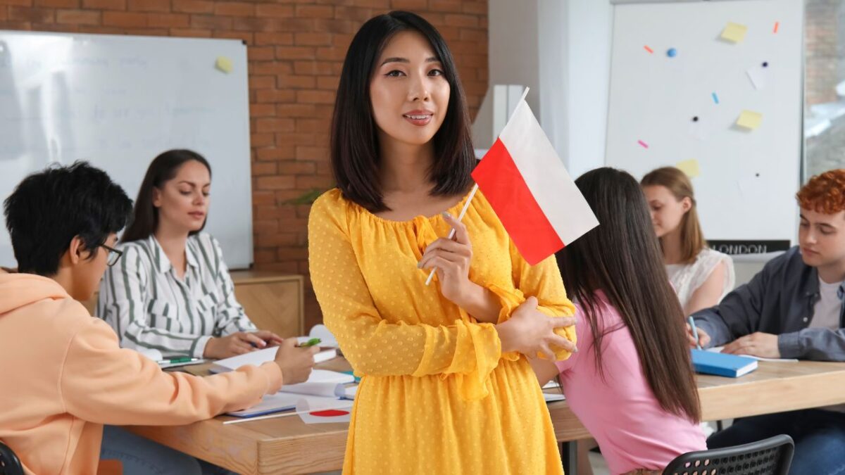 Jak polska społeczność może pomóc uchodźcom poprzez darmowe lekcje języka polskiego