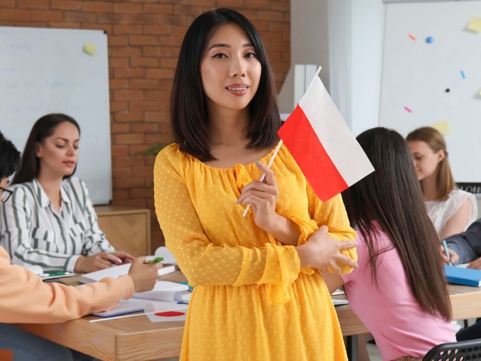 Jak polska społeczność może pomóc uchodźcom poprzez darmowe lekcje języka polskiego