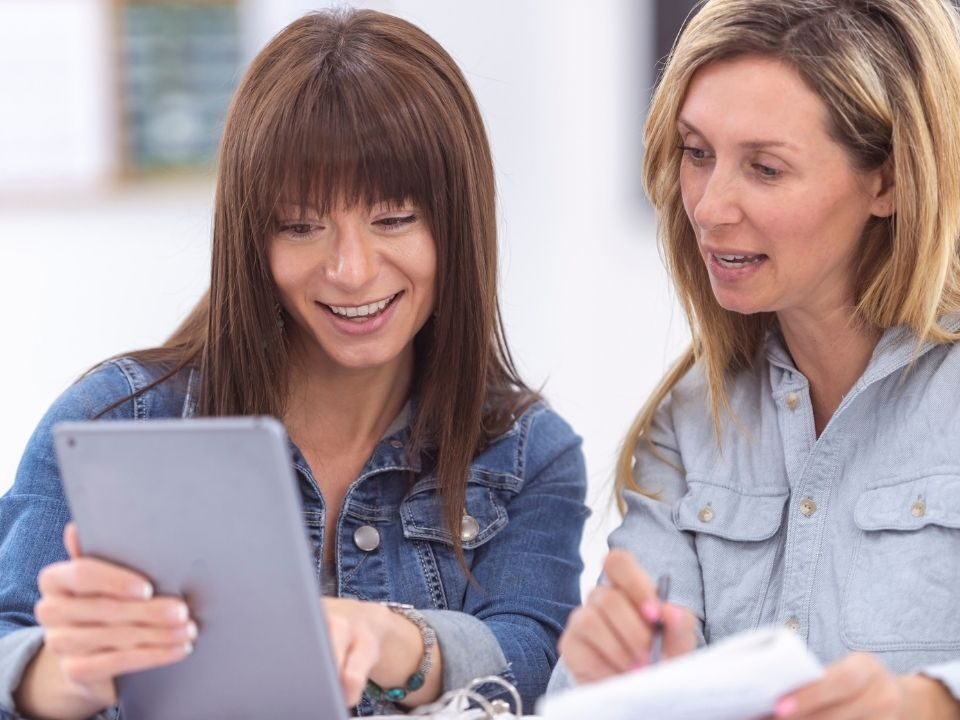 Why Taking a Course with a Teacher Is Better Than Learning from an App?