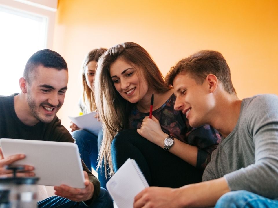 Polish at work: useful phrases you actually need (B1/B2)